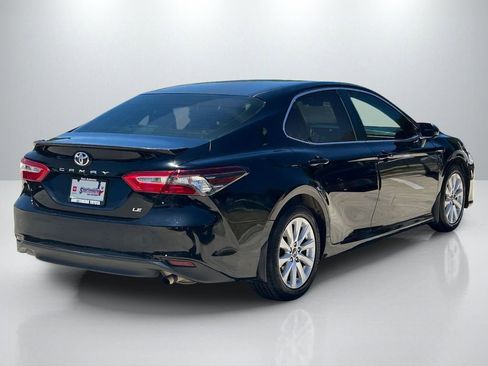 Used 2018 Toyota Camry LE FWD image 5