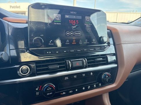 Used 2023 Nissan Pathfinder Platinum w/ Cargo Package image 14