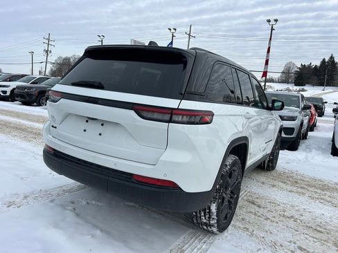 New 2025 Jeep Grand Cherokee Limited w/ Trailer Tow Package AWD/4WD image 5