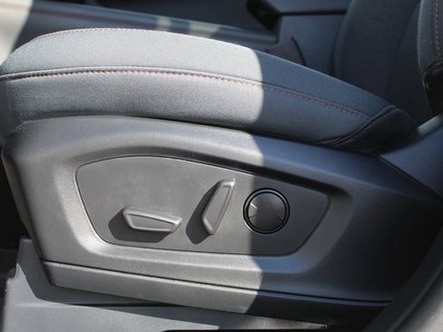 Used 2025 Ford Explorer Active image 12