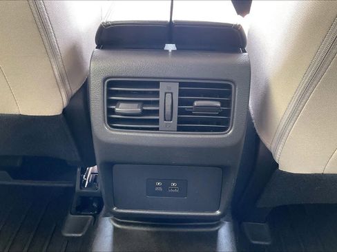 Used 2023 Nissan Rogue SV AWD/4WD image 33