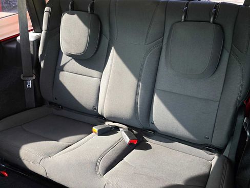 Used 2019 Jeep Wrangler Sport AWD/4WD image 16