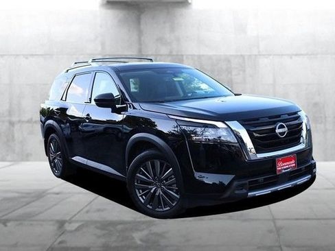 Certified 2025 Nissan Pathfinder SL w/ SL Premium Package AWD/4WD image 2