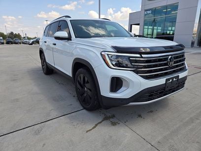Used 2024 Volkswagen Atlas SE w/ Panoramic Sunroof Package