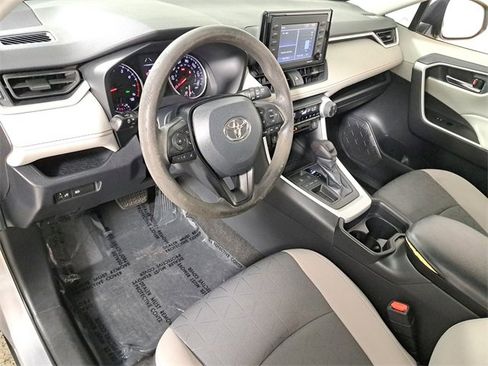 Used 2020 Toyota RAV4 XLE image 18