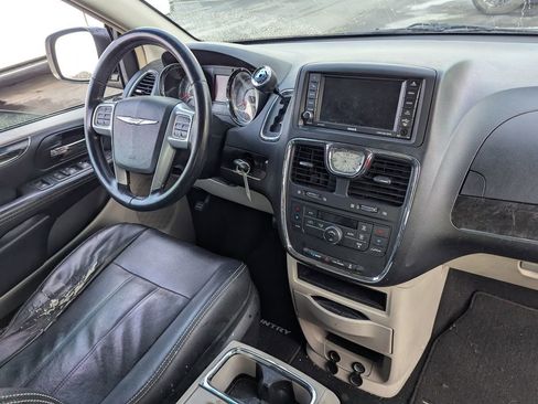 Used 2014 Chrysler Town & Country Touring image 24
