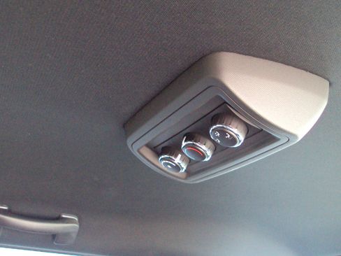 Used 2016 Dodge Grand Caravan SE image 11