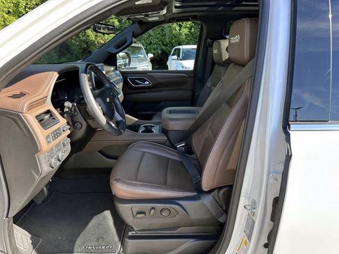 Used 2023 Chevrolet Suburban High Country w/ Advanced Technology Package AWD/4WD image 11