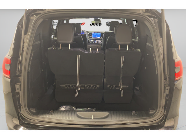 Used 2025 Chrysler Pacifica Select w/ Uconnect Theater Family Group AWD/4WD image 25