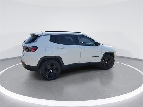 Used 2022 Jeep Compass Latitude image 8