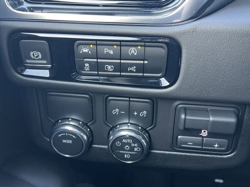 New 2026 GMC Yukon XL Elevation image 11