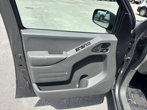 Used 2016 Nissan Frontier SV w/ SV Value Truck Package RWD image 12