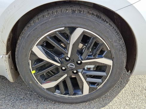 New 2025 Nissan Versa SR w/ Trunk Package image 5