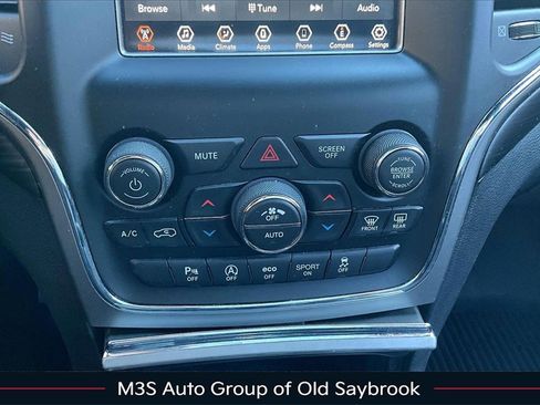 Used 2020 Jeep Grand Cherokee Laredo image 15