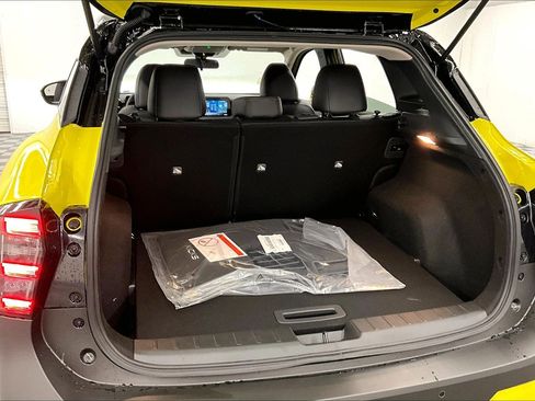 New 2026 Nissan Kicks SR w/ Cold Weather Package FWD image 39