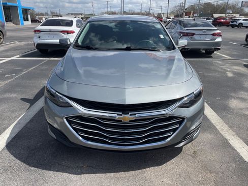 Used 2024 Chevrolet Malibu LT image 2