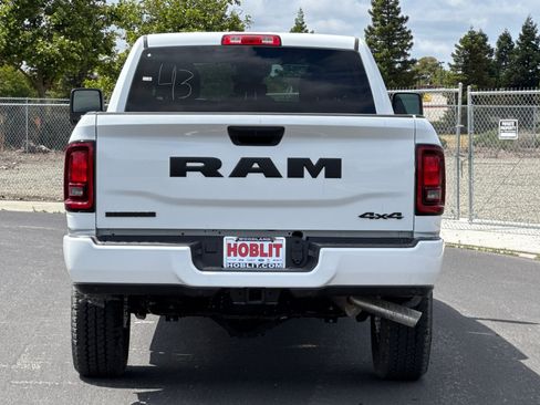 New 2026 RAM 2500 Big Horn AWD/4WD image 4