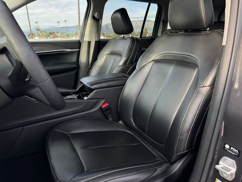 Used 2023 Jeep Grand Cherokee 4WD 4xe image 5