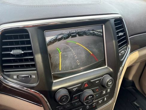 Used 2017 Jeep Grand Cherokee Overland w/ Jeep Active Safety Group RWD image 13