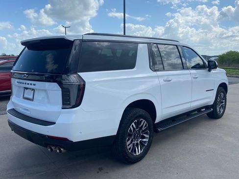 Used 2026 Chevrolet Suburban Z71 w/ Comfort Package image 5