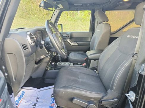 Used 2017 Jeep Wrangler Sahara w/ Connectivity Group image 11