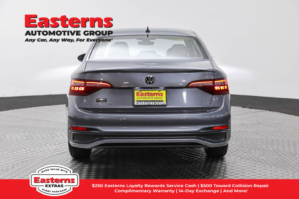 Used 2024 Volkswagen Jetta SE FWD image 7