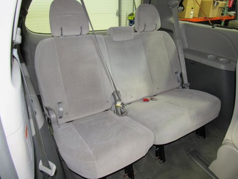 Used 2016 Toyota Sienna LE image 29