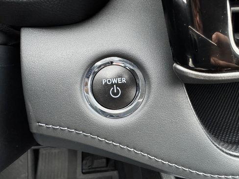 Used 2023 Toyota Highlander LE image 25