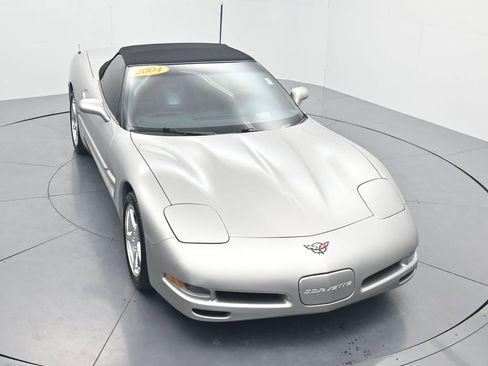 Used 2004 Chevrolet Corvette Convertible w/ Preferred Equipment Group RWD image 48