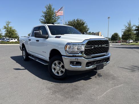 Used 2024 RAM 2500 Big Horn AWD/4WD image 2