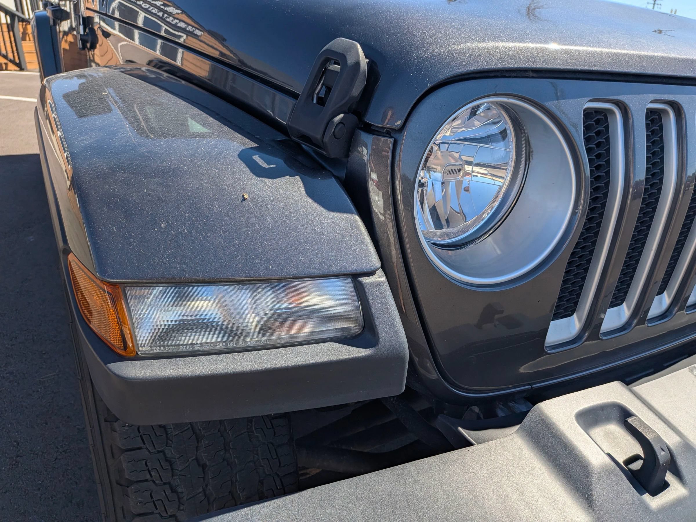 Used 2018 Jeep Wrangler Unlimited Sahara AWD/4WD image 11