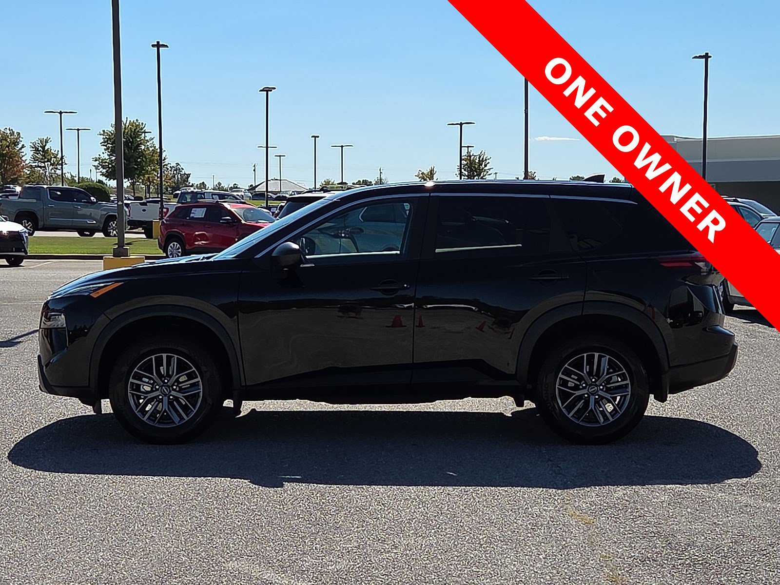 Used 2026 Nissan Rogue S FWD image 3
