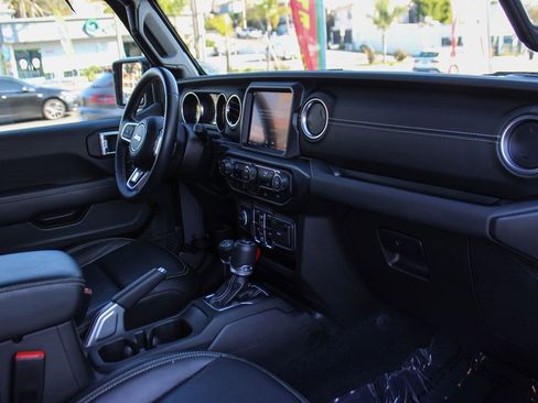 Used 2022 Jeep Wrangler Unlimited Sahara image 19