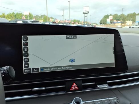 Used 2025 Hyundai Elantra SEL FWD image 7