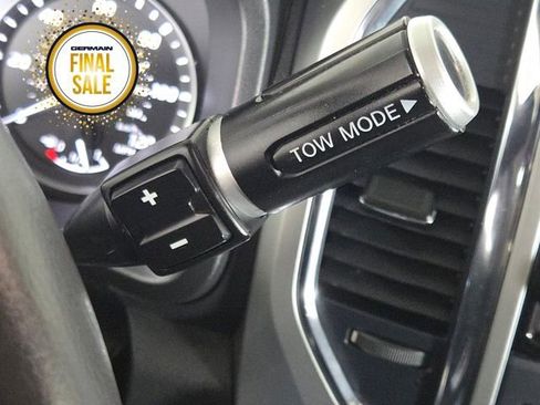 Used 2020 Nissan Titan SL w/ Moonroof Package image 24