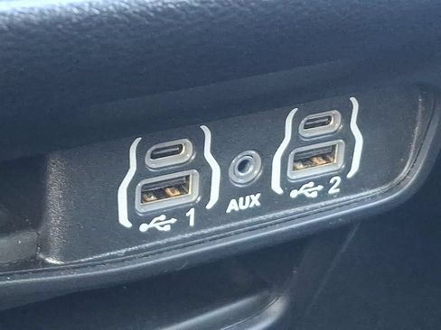 Used 2025 Chrysler Pacifica Select FWD image 27