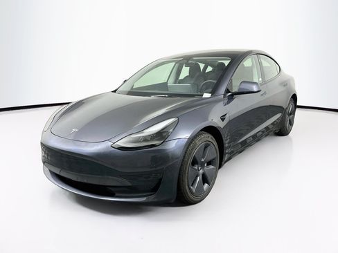 Used 2023 Tesla Model 3 Standard Range RWD image 3