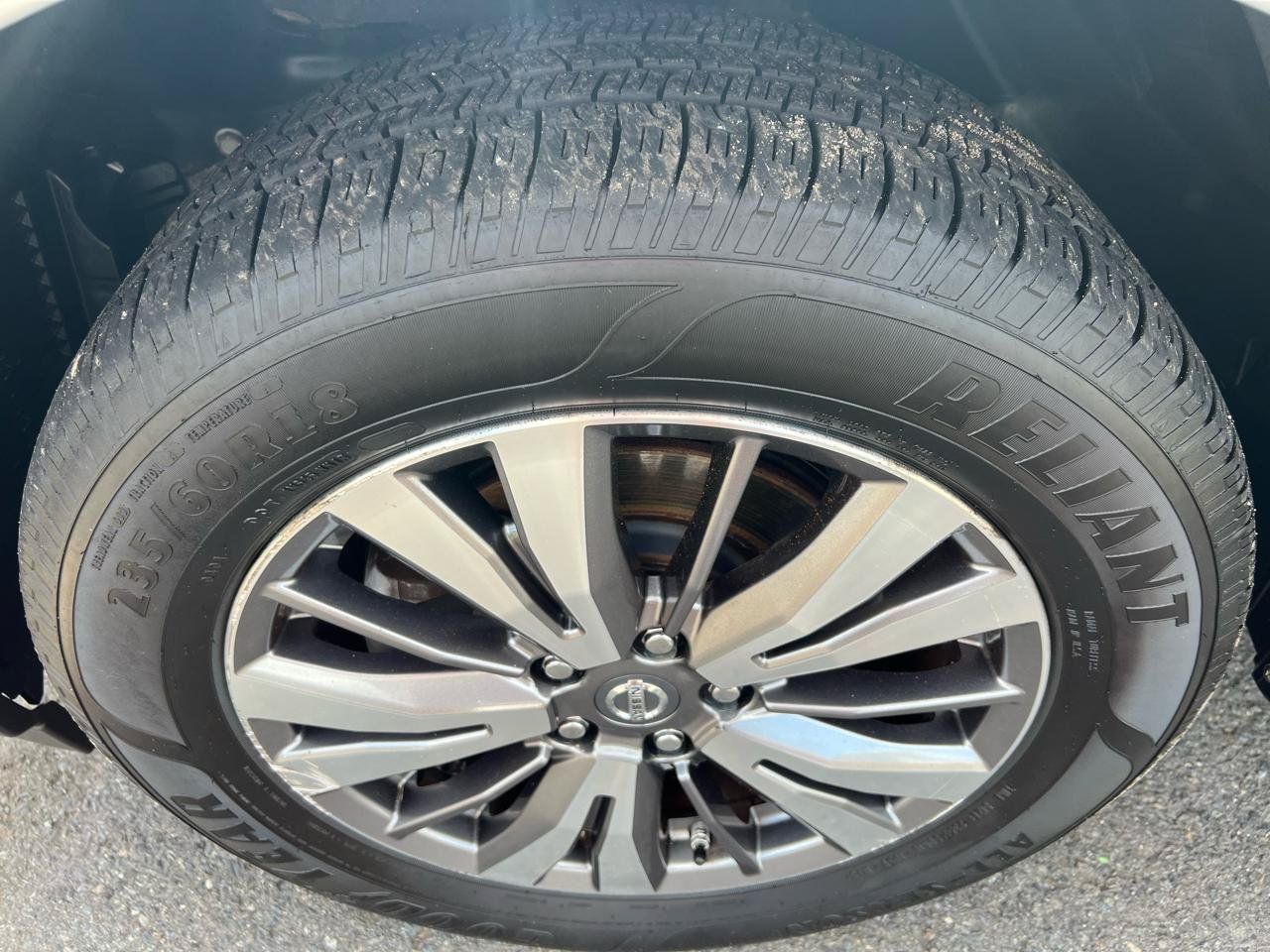 Used 2018 Nissan Pathfinder SV AWD/4WD image 10