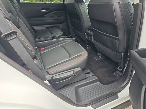 Used 2023 Nissan Pathfinder SL w/ SL Premium Package AWD/4WD image 12