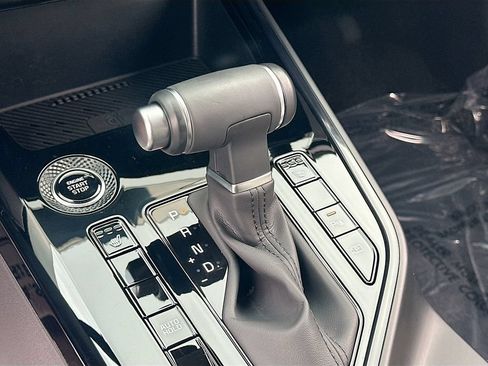 Certified 2025 Kia Niro EX Touring FWD image 17