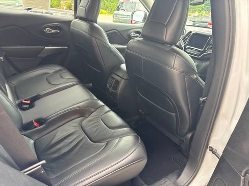 Used 2019 Jeep Cherokee Limited AWD/4WD image 11