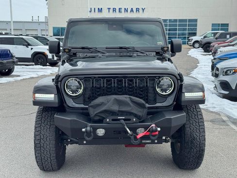 Used 2024 Jeep Gladiator Sport image 8