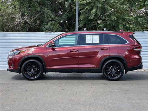 Used 2019 Toyota Highlander SE AWD/4WD image 13