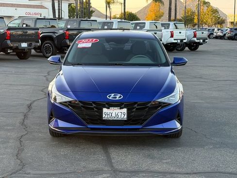 Used 2023 Hyundai Elantra SEL w/ Convenience Package FWD image 2