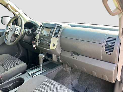 Used 2017 Nissan Frontier SV image 25