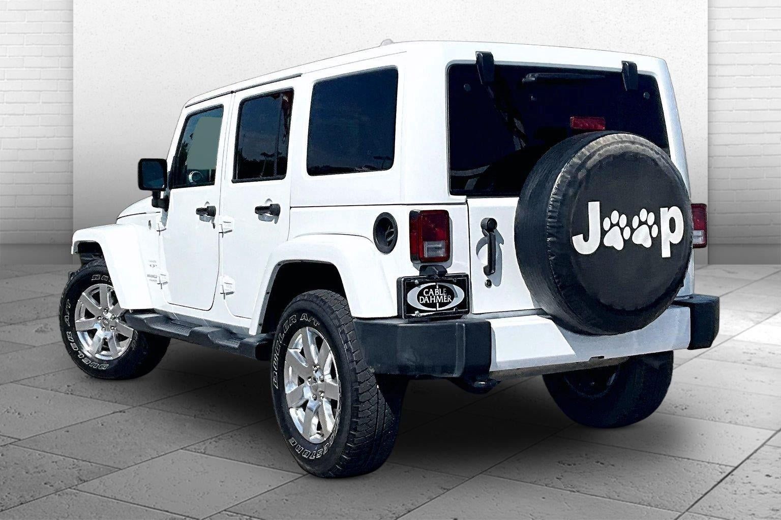 Used 2016 Jeep Wrangler Unlimited Sahara w/ Connectivity Group AWD/4WD image 10