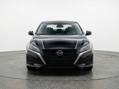 Used 2025 Nissan Altima 2.5 SV image 2