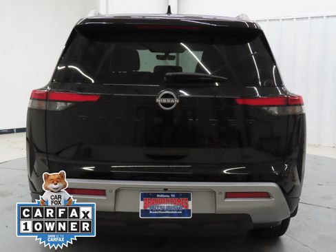 Used 2024 Nissan Pathfinder SL w/ Lighting Package (N92) FWD image 4
