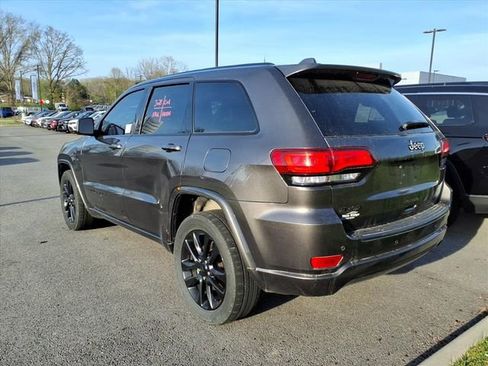 Used 2021 Jeep Grand Cherokee Laredo X image 9