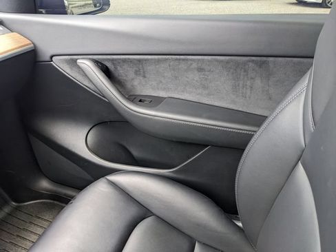 Used 2022 Tesla Model Y Performance AWD/4WD image 16